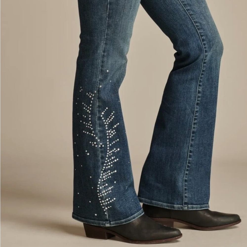 Lucky Brand Jeans Studded Sweet Mid Rise Flare Womens
New w Tags size 26